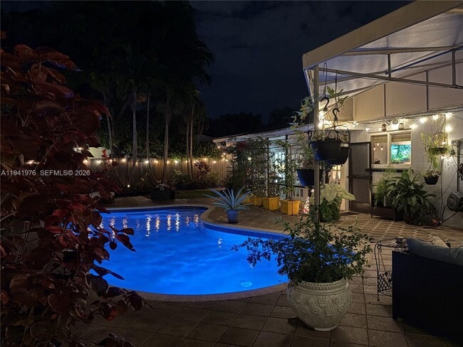 Building Photo - 1561 NE 47th St