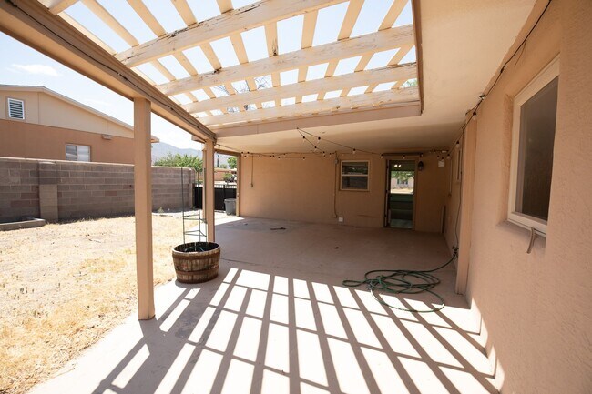 Building Photo - 3 Bedroom 1.75 bath with Solar Panels