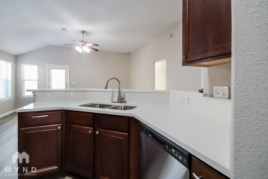 Building Photo - 8630 W Highlands Crossing