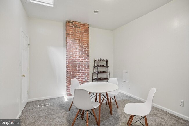 Building Photo - 321 Elm St NW