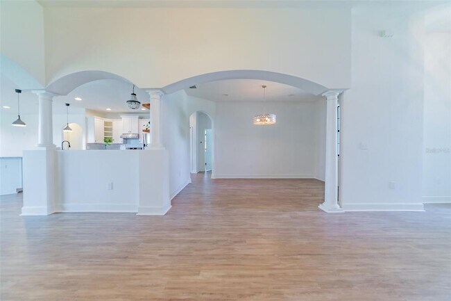 Building Photo - 570 Sanctuary Blvd