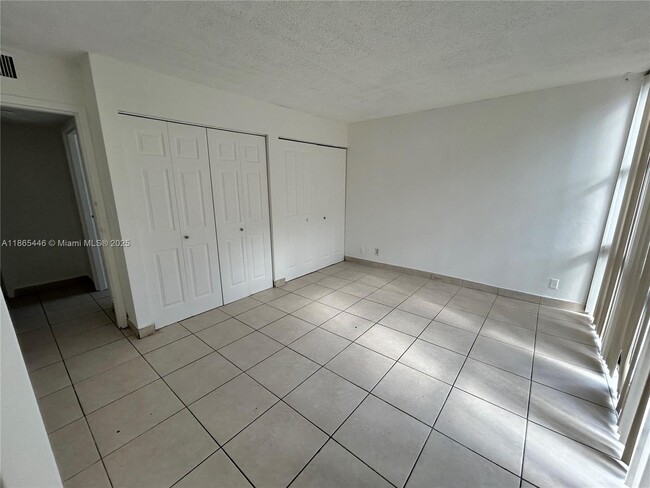 Building Photo - 17021 N Bay Rd