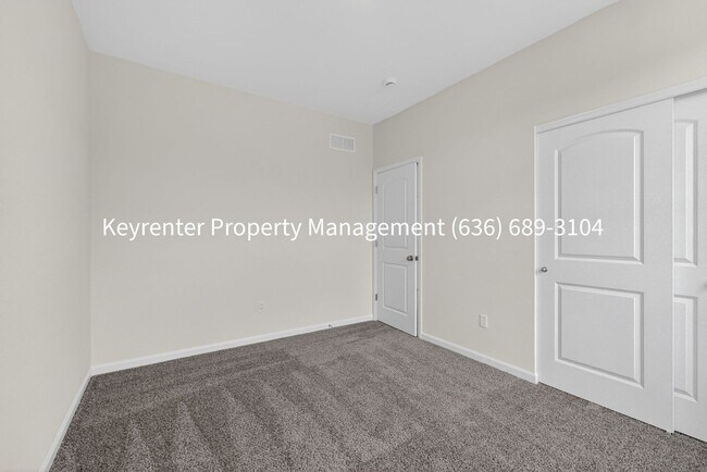 Building Photo - 825 Cedarwood Dr