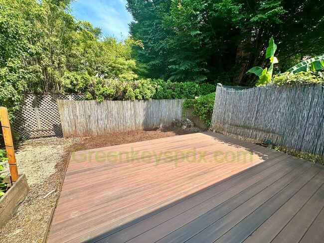 Building Photo - 3-Bedroom, 2-Bathroom House with Attached ...