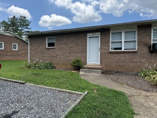 Primary Photo - 2183 Edgewood Dr
