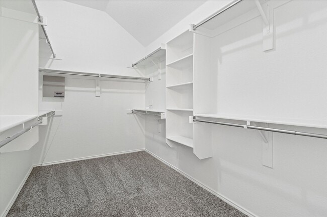 Building Photo - Spacious 3 Bedroom, 2 Bath on a Corner Lot