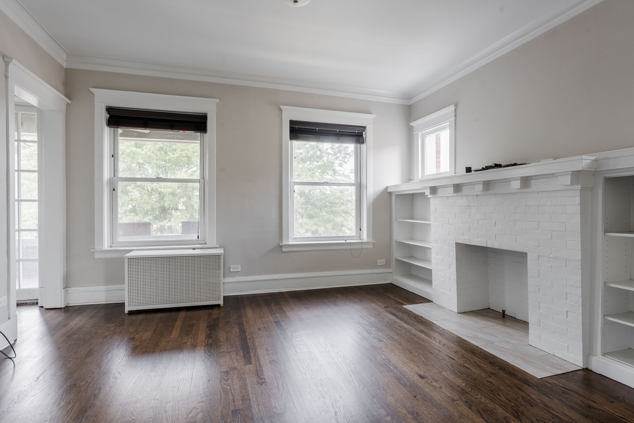 Building Photo - 1437 W Carmen Ave