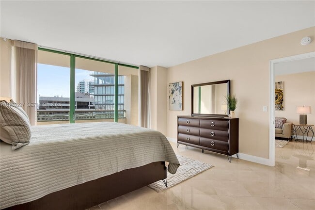 Building Photo - 3350 SW 27th Ave