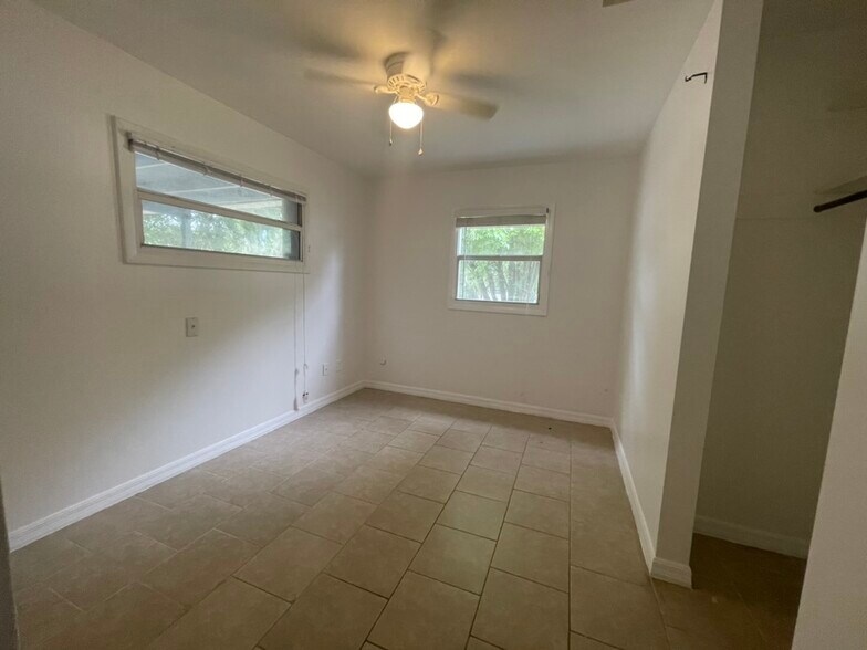 Building Photo - 702 Plumosa Ave