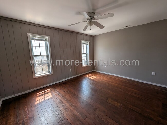 Building Photo - 406-408 E. Frankfort St