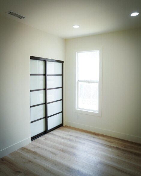 Building Photo - 156 S Pecan St