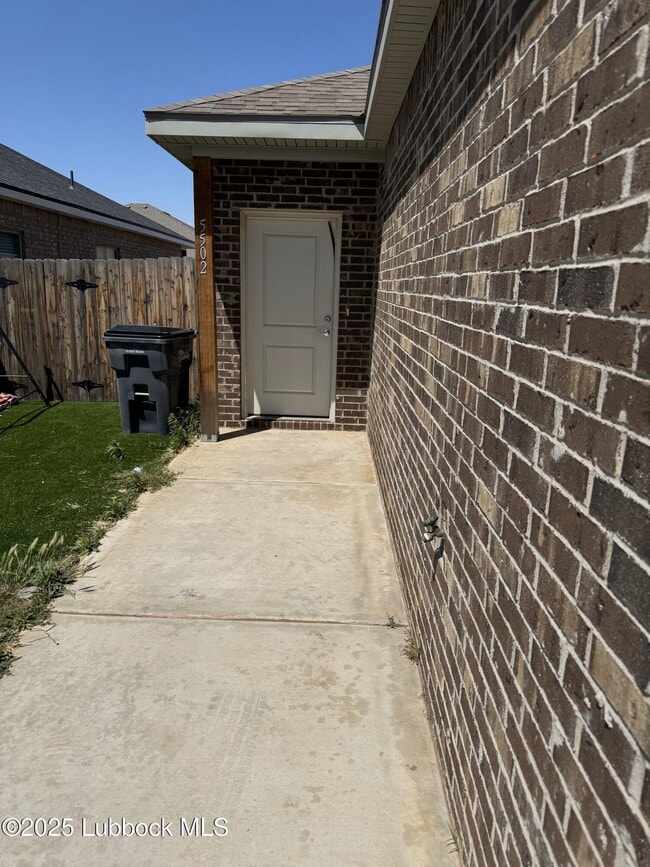 Primary Photo - 5502 Itasca St