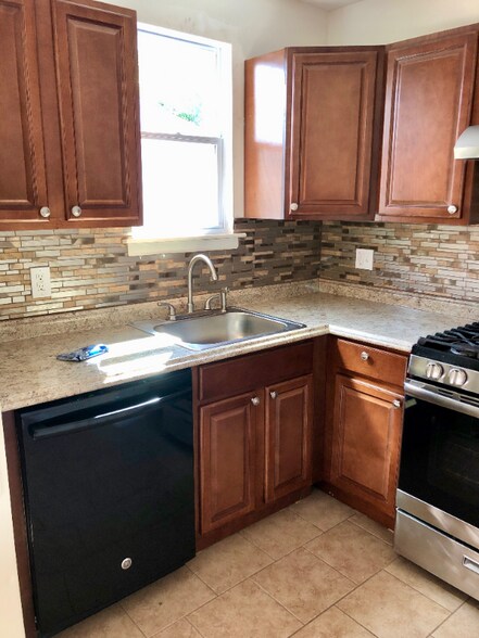 Building Photo - 9450 Fairgreen Ln