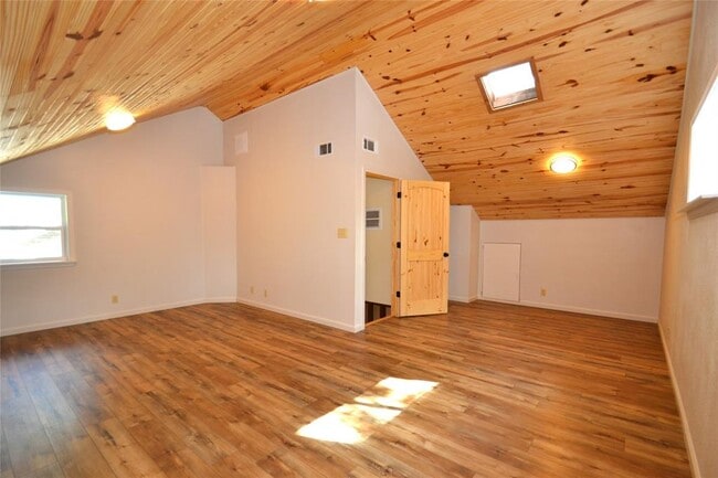 Building Photo - 8833 Tallwood Dr