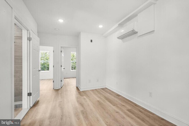 Primary Photo - 2046 E Huntingdon St