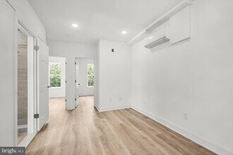 Building Photo - 2046 E Huntingdon St