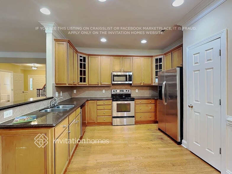 Building Photo - 6417 Hove Rd