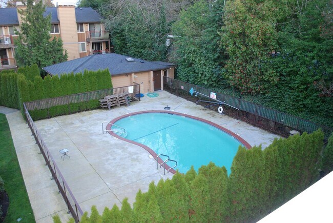 Building Photo - Spacious 2 Bed in Beautiful Complex!