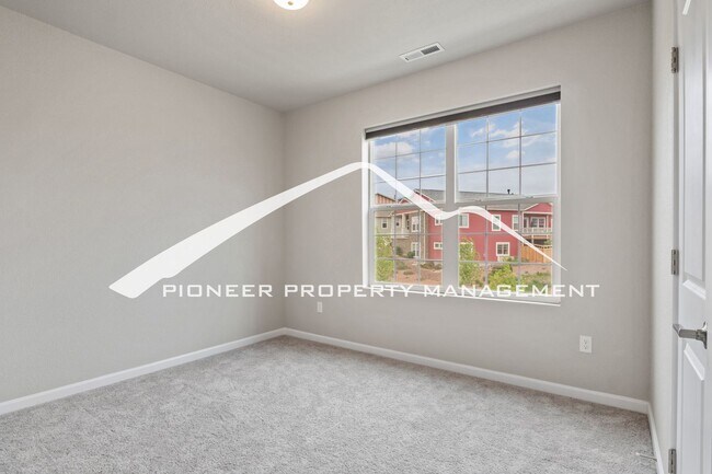Building Photo - 4 bed, 3.5 bath home in Gold Hill Mesa with AC and 2 Car Garage