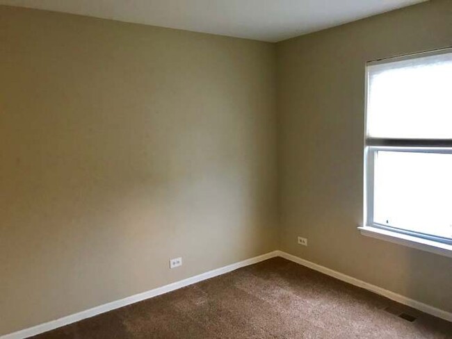 Building Photo - 2105 Aspen Dr