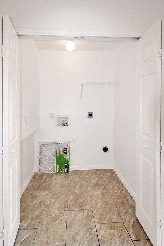 Building Photo - North Port Annual Home for Rent