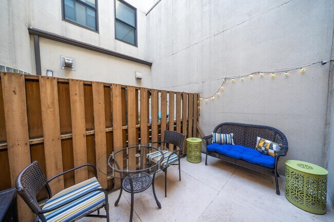 Building Photo - 360 1st St