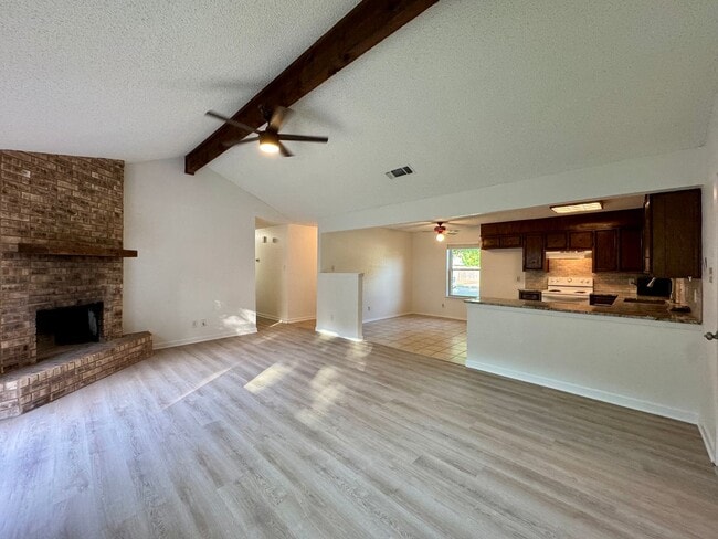 Building Photo - Updated Single Family Home | Midway ISD