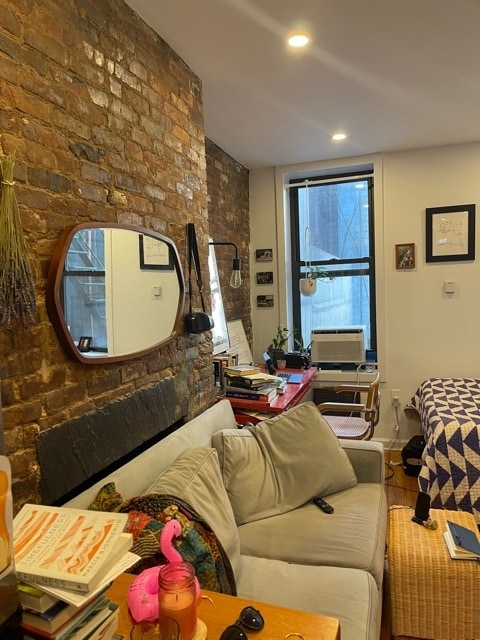 Interior Photo - 203 Chrystie Street