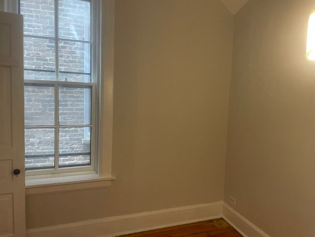 Building Photo - 2022 N Bissell St