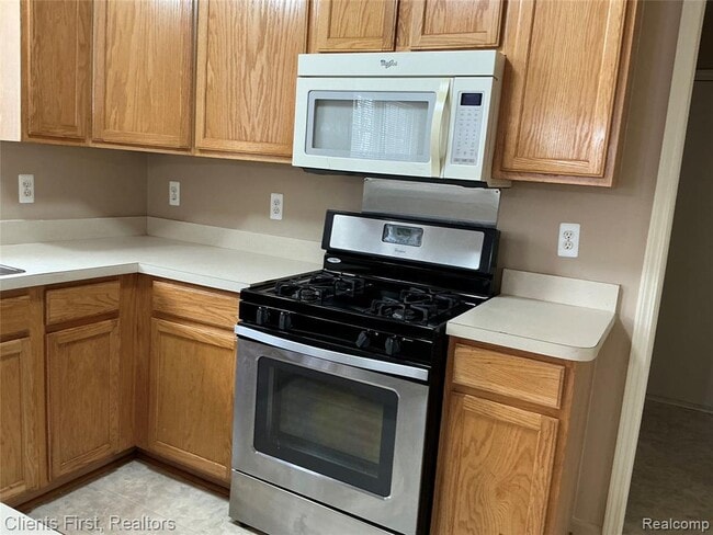 Building Photo - 48161 Nottinghill Ln