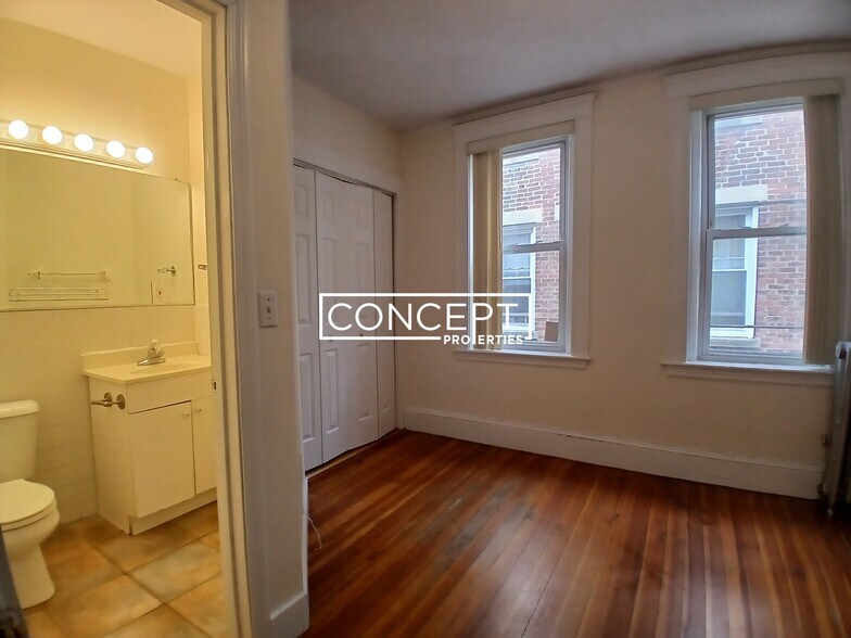 Building Photo - 15 Barrows St