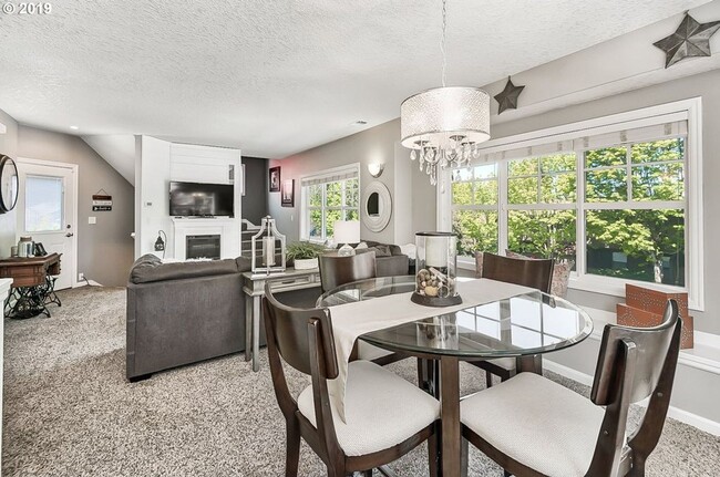 Building Photo - Bright and Airy 3 Bed, 2.5 Bath Stunning H...