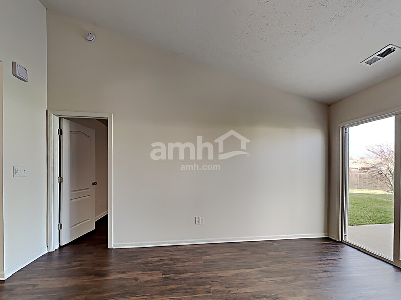 Building Photo - 1145 Bumblebee Way