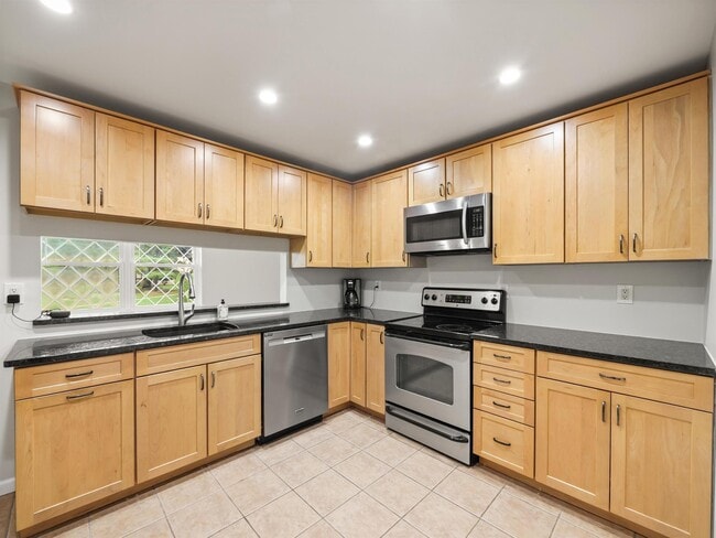 Building Photo - 410 Sierra Vista Ln