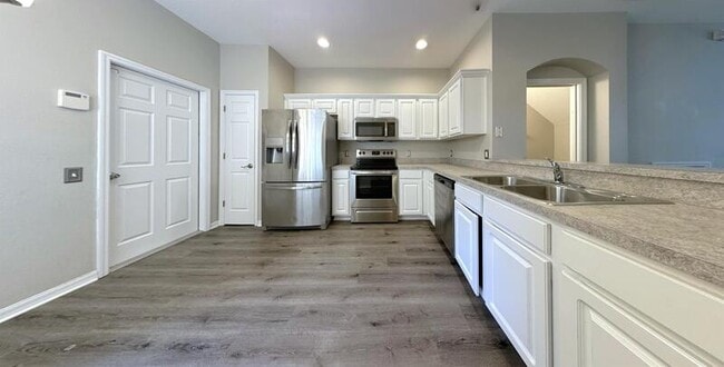 Building Photo - 9828 Fan Palm Way