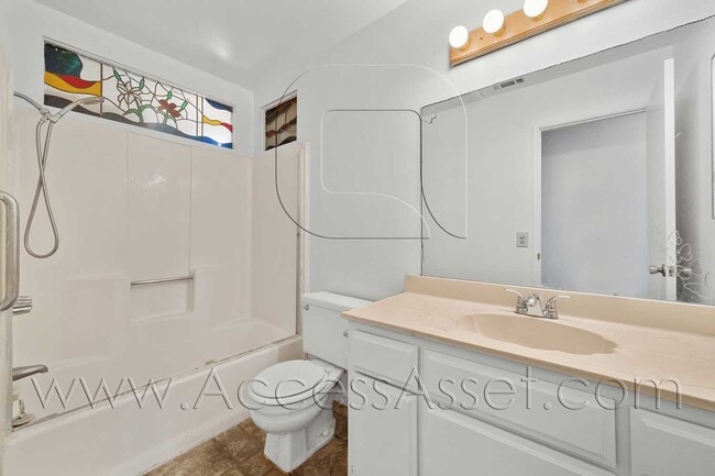 Building Photo - Single-Story 3 Bed with Covered Patio & Gated Yard