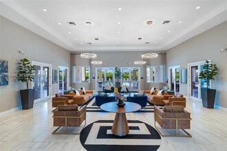 Building Photo - 495 NE 5th Ln