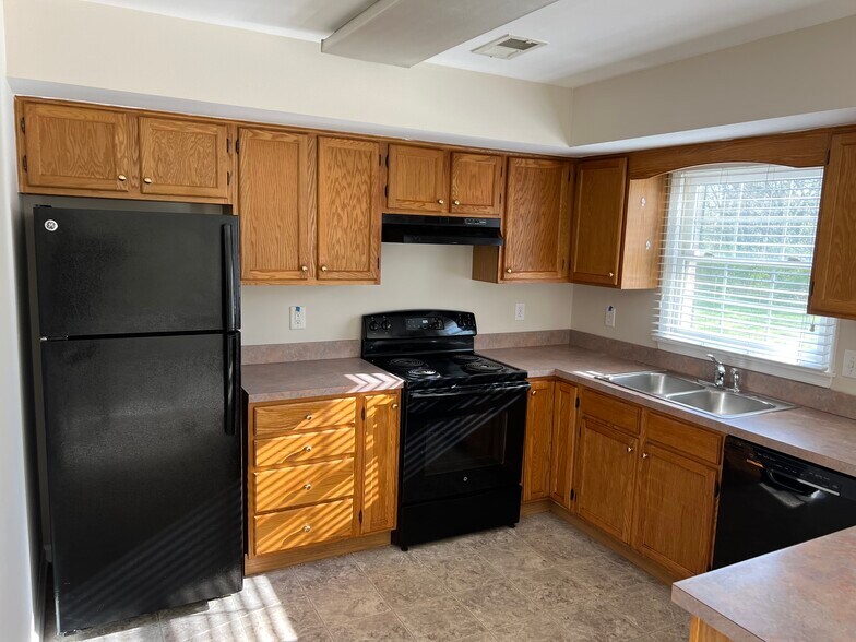 Building Photo - 10121 Saint George Cir