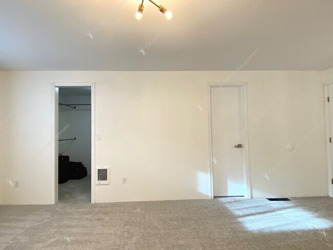 Building Photo - Mid-Century Modern Courtyard Gem in the Old Farm District