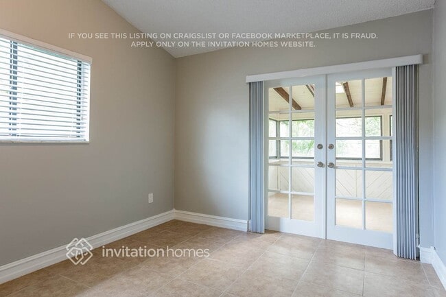 Building Photo - 9721 Carousel Cir N