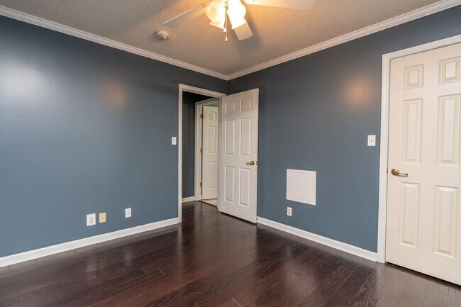 Building Photo - 3704 Trenton Rd