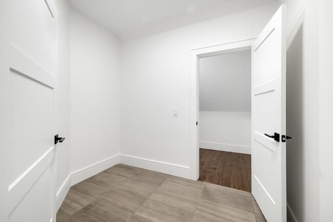 Building Photo - 1281 E Main St