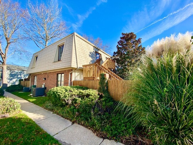 Building Photo - Spacious Condo One Mile to the Beach! One Living Level - Pet Friendly - Private Patio - Ready 05-...