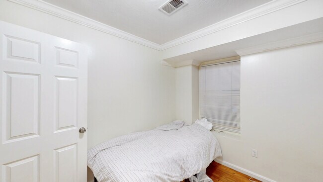 Building Photo - 712 Shawmut Ave