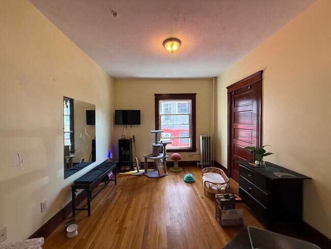 Building Photo - 32 Woodbine St