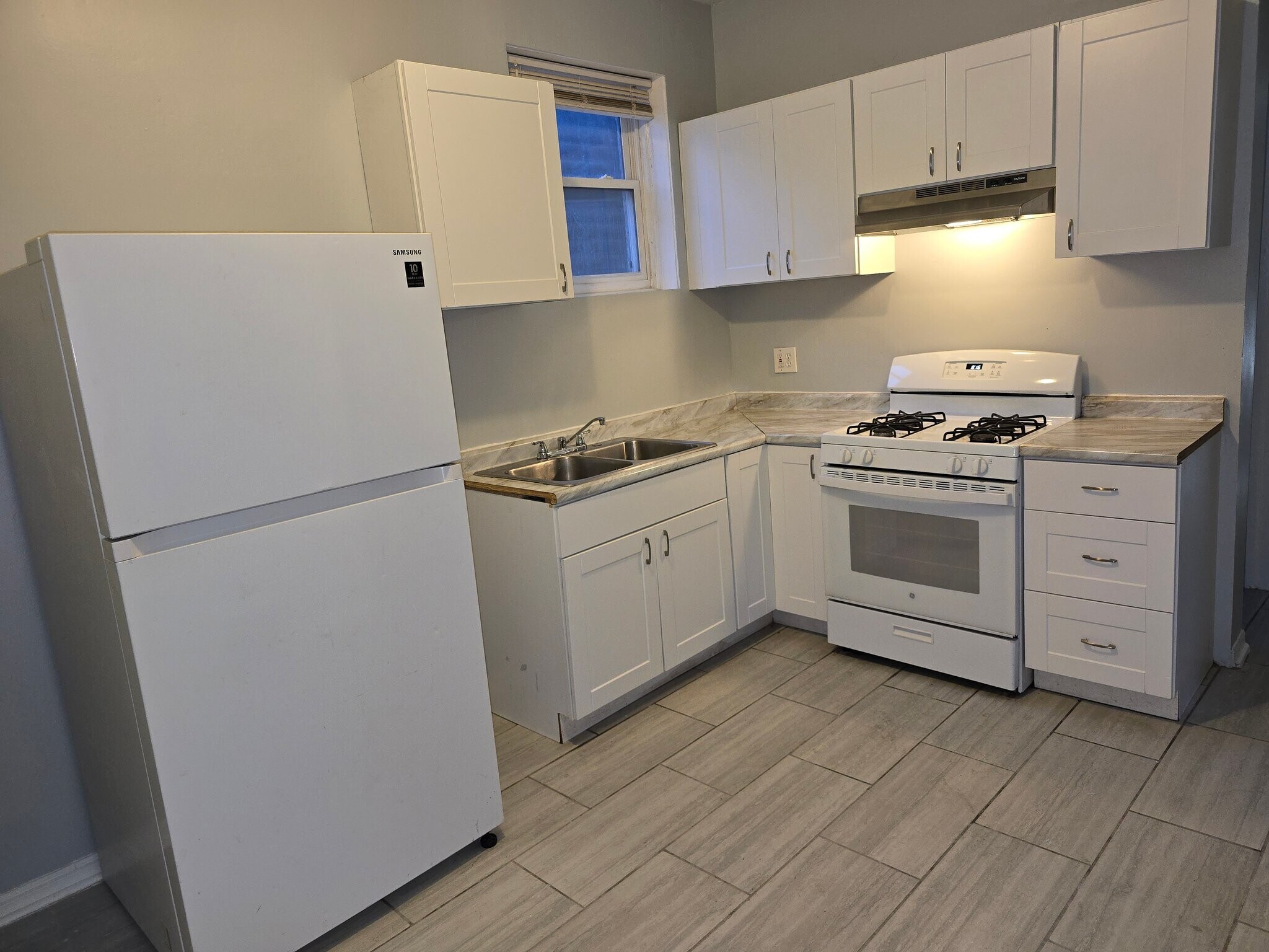 Building Photo - 5519 S Throop St
