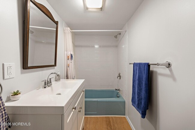 Building Photo - 14 Swan Ave