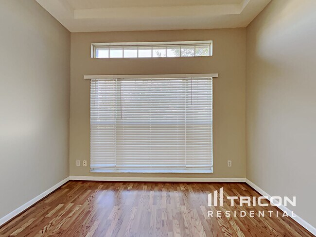 Building Photo - 1360 Holly Glen Run