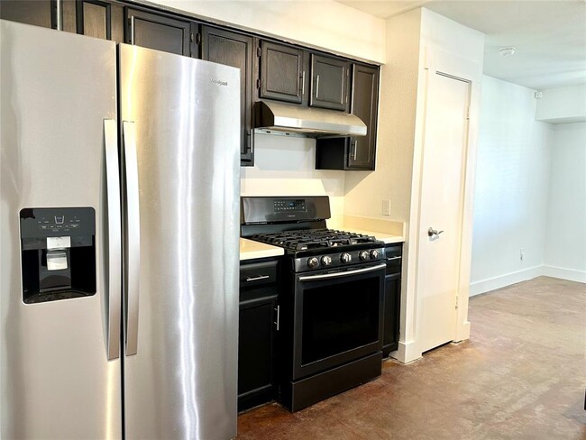 Building Photo - 5726 Shreveport Dr