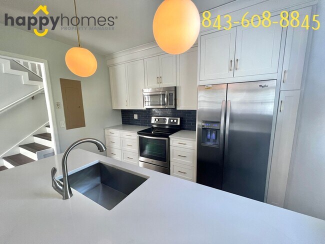 Building Photo - Beautiful 3 bedroom 3 full bath home locat...